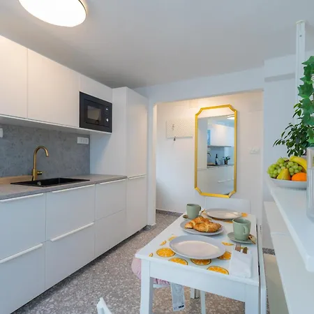 Aspalathos Romantic Retreat Split