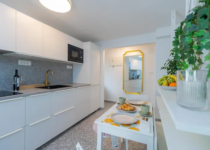 Aspalathos Romantic Retreat Split